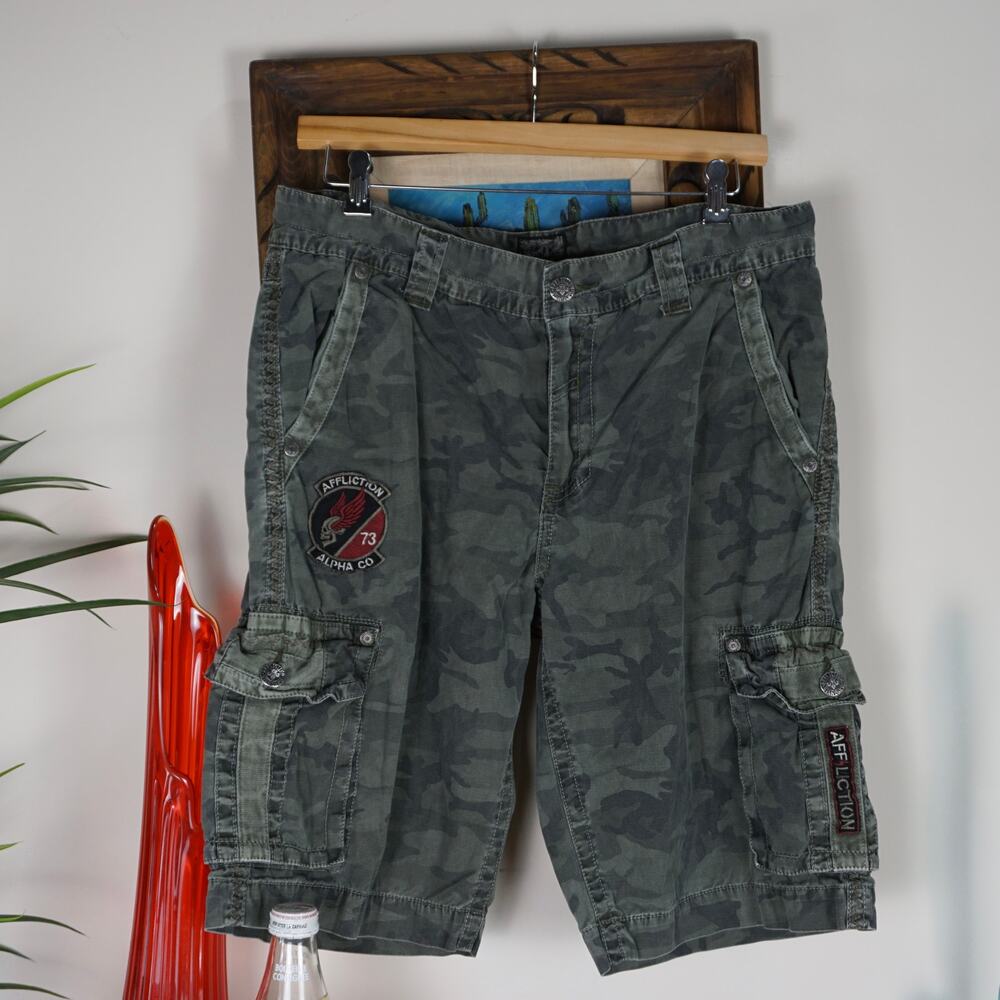 Y2k Affliction camo cargo patches shorts mens 36